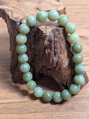 Xiuyan Jade 8.5mm Crystal Bracelet
